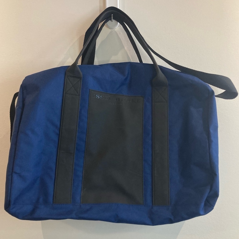Issey Miyake Parfum Canvas Zipper Top Shoulder Strap Overnight Tote Bag